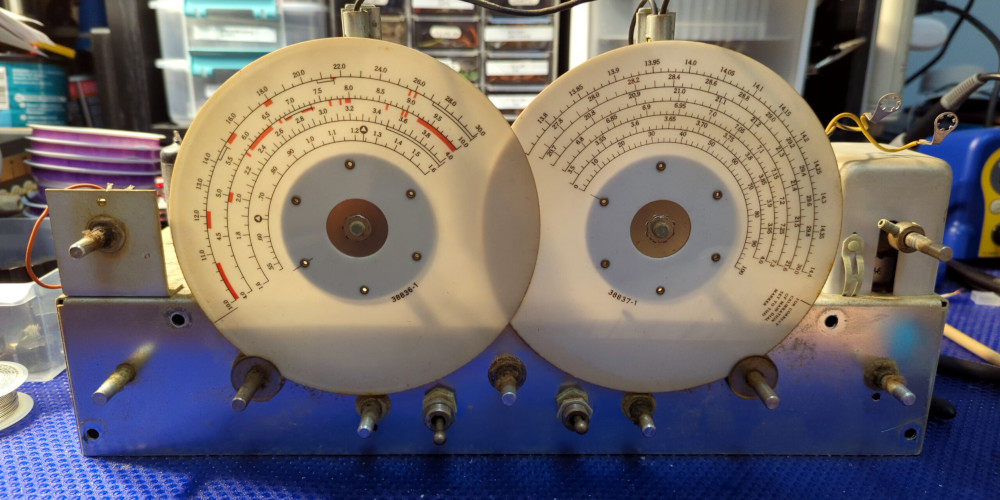 Exposed tuning frequency indicator dials after removing the Hammarlund HQ-100 face plate